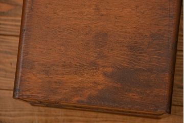 アンティーク家具　アンティーク 古いナラ材の両面使いの四段小引き出し