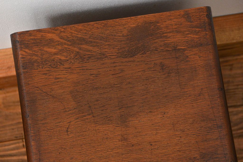 アンティーク家具　アンティーク 古いナラ材の両面使いの四段小引き出し