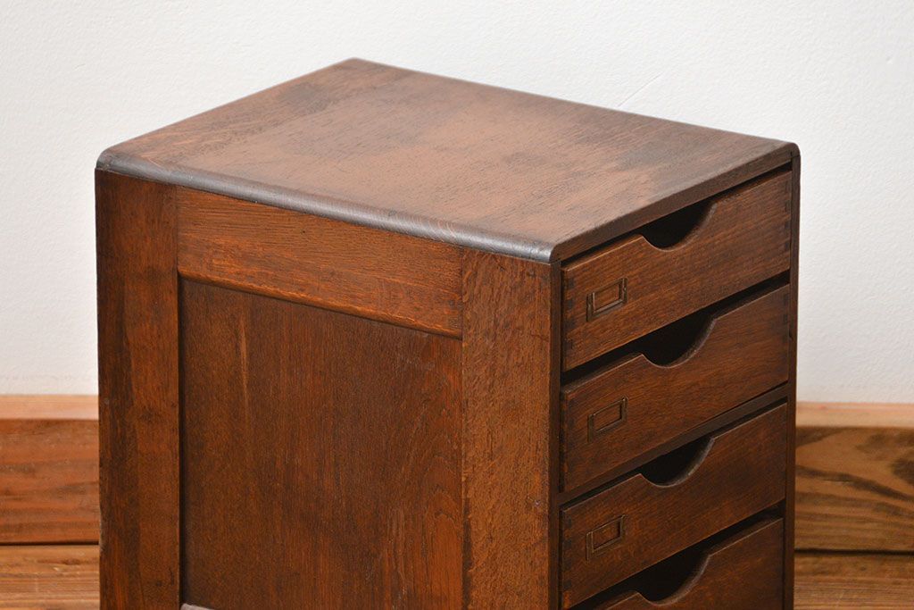 アンティーク家具　アンティーク 古いナラ材の両面使いの四段小引き出し