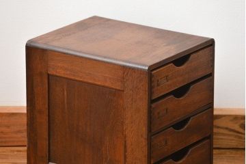 アンティーク家具　アンティーク 古いナラ材の両面使いの四段小引き出し