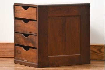 アンティーク家具　アンティーク 古いナラ材の両面使いの四段小引き出し