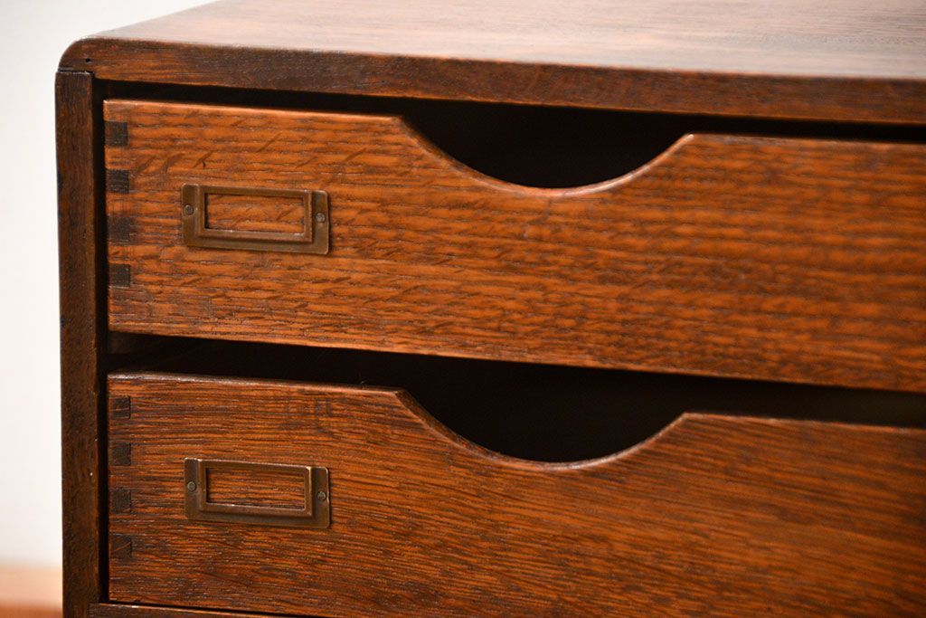 アンティーク家具　アンティーク 古いナラ材の両面使いの四段小引き出し