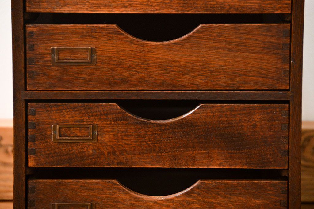 アンティーク家具　アンティーク 古いナラ材の両面使いの四段小引き出し