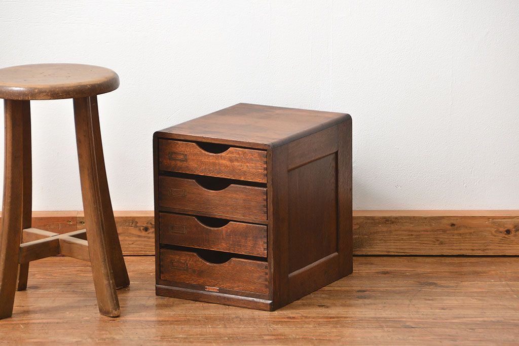 アンティーク家具　アンティーク 古いナラ材の両面使いの四段小引き出し