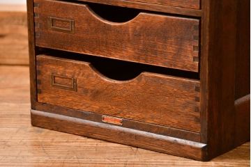 アンティーク家具　アンティーク 古いナラ材の両面使いの四段小引き出し