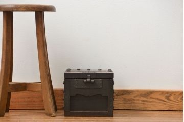 古民具・骨董 小振りな総栗　銭箱(収納箱、貯金箱、銭函)