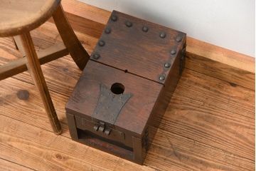 古民具・骨董 小振りな総栗　銭箱(収納箱、貯金箱、銭函)