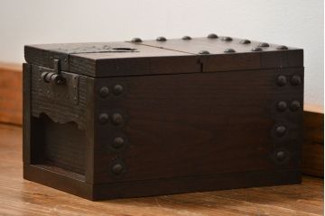 古民具・骨董 小振りな総栗　銭箱(収納箱、貯金箱、銭函)