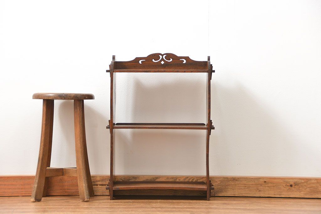 アンティーク家具　アンティーク 古い栓材の小さなかわいい本棚(飾り棚、ブックシェルフ)