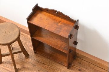 アンティーク家具　アンティーク 古い栓材の小さなかわいい本棚(飾り棚、ブックシェルフ)