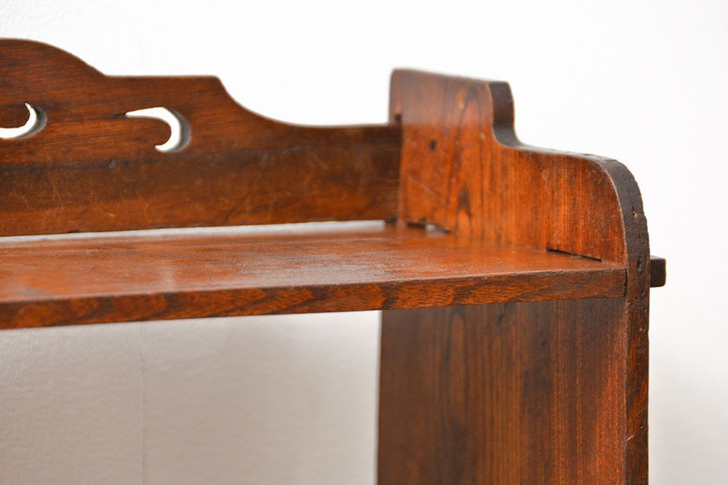 アンティーク家具　アンティーク 古い栓材の小さなかわいい本棚(飾り棚、ブックシェルフ)