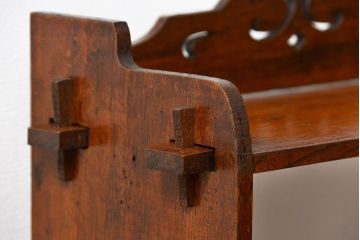 アンティーク家具　アンティーク 古い栓材の小さなかわいい本棚(飾り棚、ブックシェルフ)