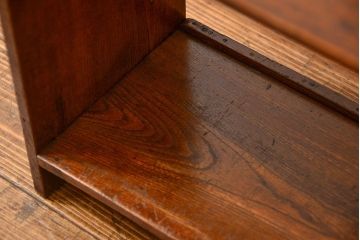 アンティーク家具　アンティーク 古い栓材の小さなかわいい本棚(飾り棚、ブックシェルフ)