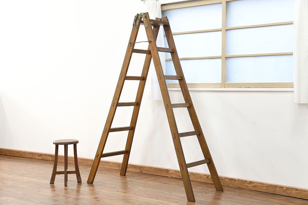 昭和レトロ 古いナラ材の大きな木製脚立(ステップ、ラダー)