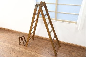 昭和レトロ 古いナラ材の大きな木製脚立(ステップ、ラダー)