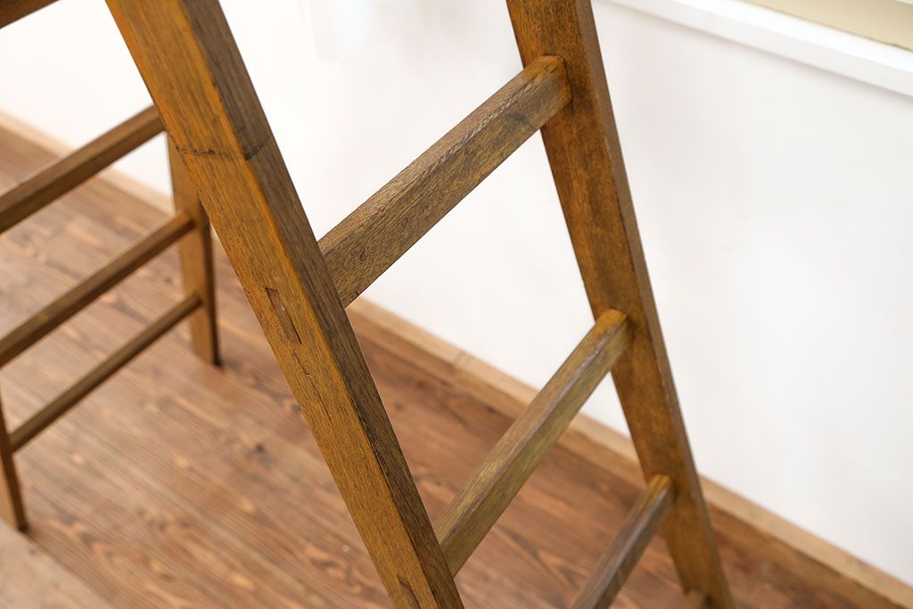 昭和レトロ 古いナラ材の大きな木製脚立(ステップ、ラダー)