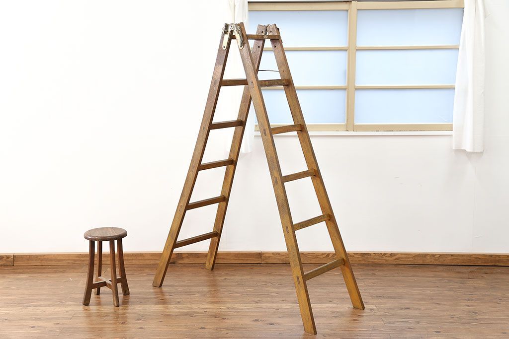 昭和レトロ 古いナラ材の大きな木製脚立(ステップ、ラダー)