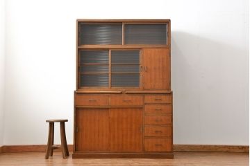 ヴィンテージ家具　1960年代 かわいいデザインのビンテージ食器棚(アンティーク、モールガラス、食器棚、収納棚)