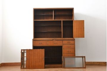 ヴィンテージ家具　1960年代 かわいいデザインのビンテージ食器棚(アンティーク、モールガラス、食器棚、収納棚)