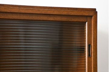 ヴィンテージ家具　1960年代 かわいいデザインのビンテージ食器棚(アンティーク、モールガラス、食器棚、収納棚)