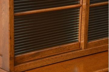 ヴィンテージ家具　1960年代 かわいいデザインのビンテージ食器棚(アンティーク、モールガラス、食器棚、収納棚)