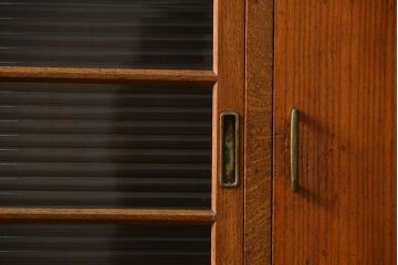 ヴィンテージ家具　1960年代 かわいいデザインのビンテージ食器棚(アンティーク、モールガラス、食器棚、収納棚)