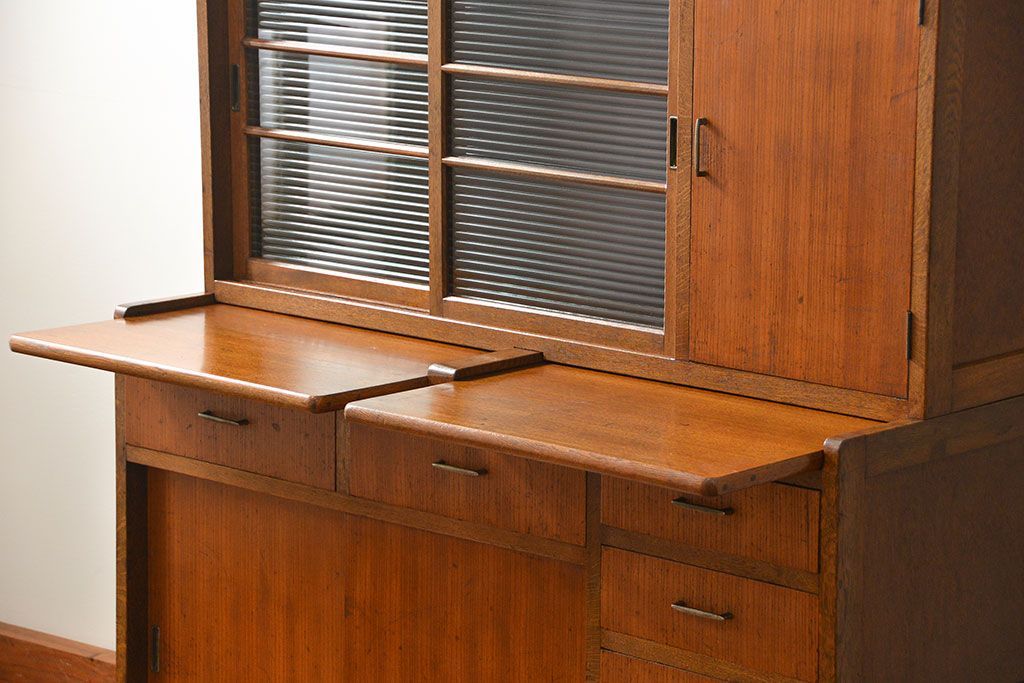 ヴィンテージ家具　1960年代 かわいいデザインのビンテージ食器棚(アンティーク、モールガラス、食器棚、収納棚)