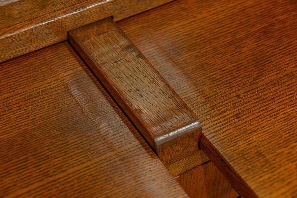 ヴィンテージ家具　1960年代 かわいいデザインのビンテージ食器棚(アンティーク、モールガラス、食器棚、収納棚)