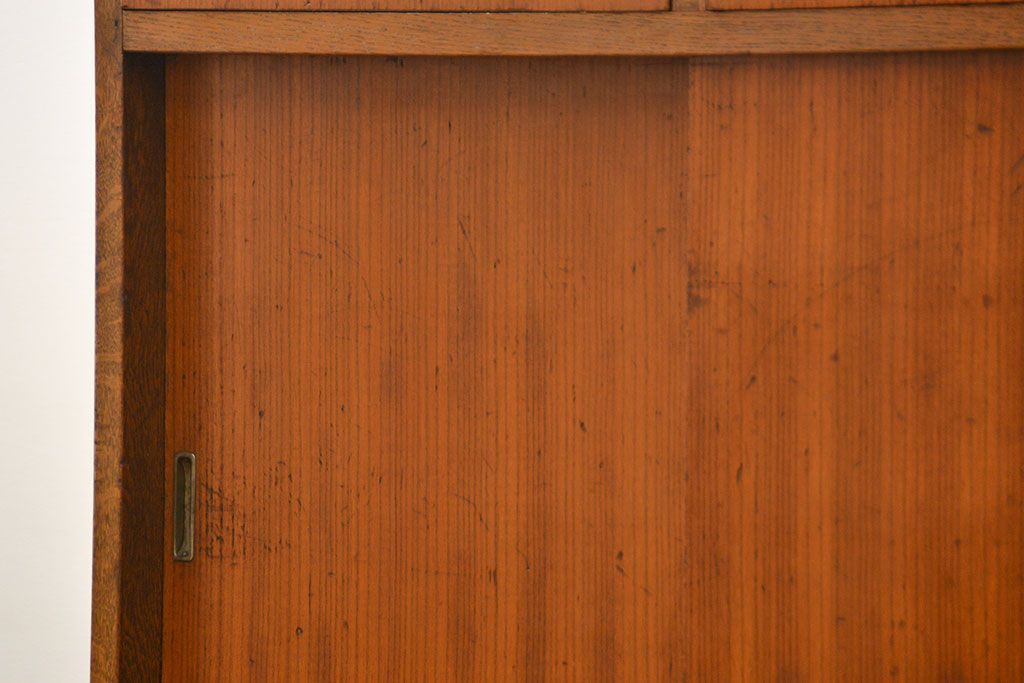 ヴィンテージ家具　1960年代 かわいいデザインのビンテージ食器棚(アンティーク、モールガラス、食器棚、収納棚)