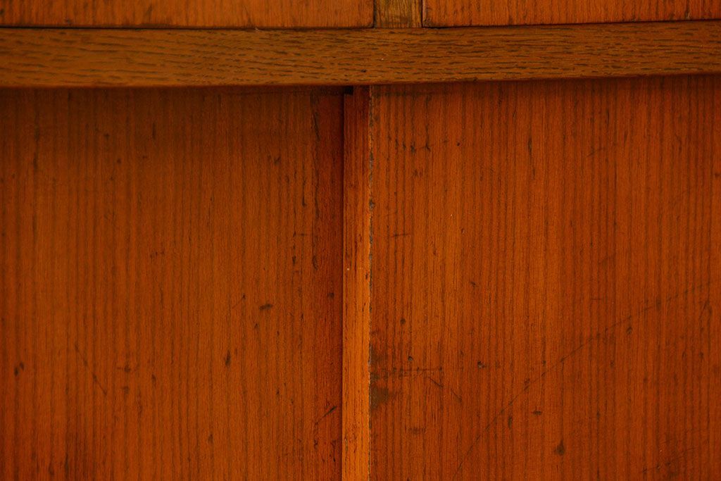 ヴィンテージ家具　1960年代 かわいいデザインのビンテージ食器棚(アンティーク、モールガラス、食器棚、収納棚)