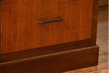 ヴィンテージ家具　1960年代 かわいいデザインのビンテージ食器棚(アンティーク、モールガラス、食器棚、収納棚)