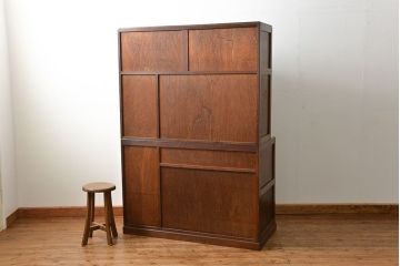 ヴィンテージ家具　1960年代 かわいいデザインのビンテージ食器棚(アンティーク、モールガラス、食器棚、収納棚)