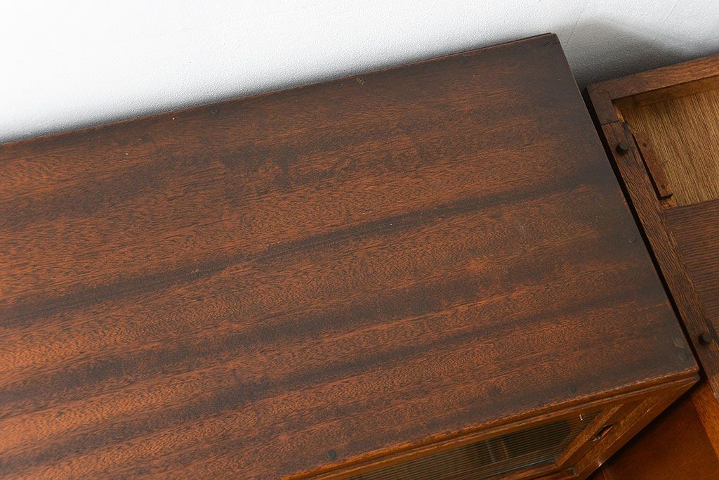 ヴィンテージ家具　1960年代 かわいいデザインのビンテージ食器棚(アンティーク、モールガラス、食器棚、収納棚)