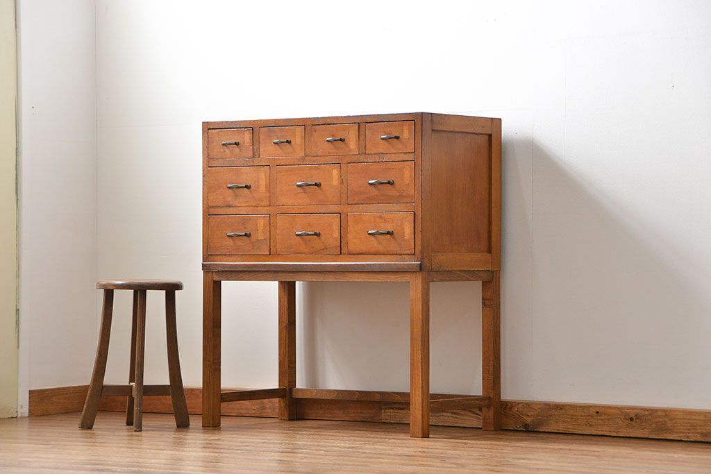 アンティーク家具　アンティーク 古いブナ材の脚付き引き出し収納棚(サイドキャビネット、チェスト、ドロワー)