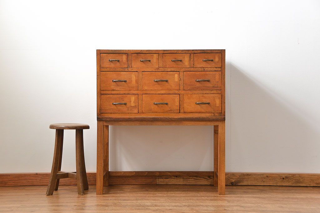 アンティーク家具　アンティーク 古いブナ材の脚付き引き出し収納棚(サイドキャビネット、チェスト、ドロワー)