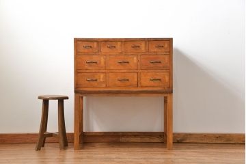 アンティーク家具　アンティーク 古いブナ材の脚付き引き出し収納棚(サイドキャビネット、チェスト、ドロワー)