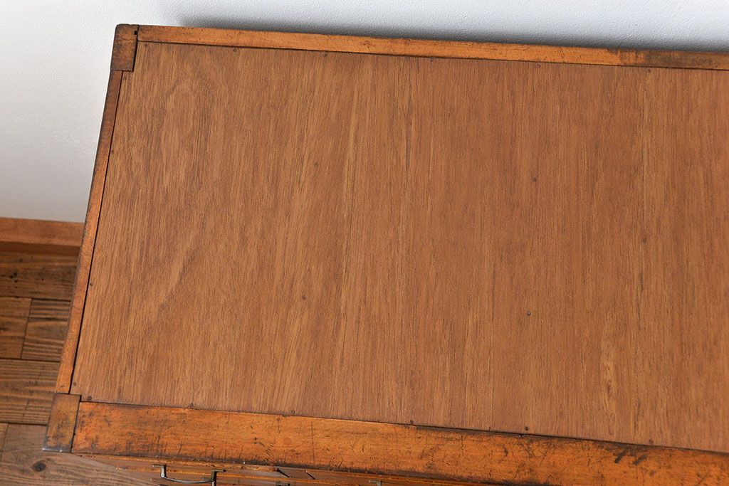 アンティーク家具　アンティーク 古いブナ材の脚付き引き出し収納棚(サイドキャビネット、チェスト、ドロワー)