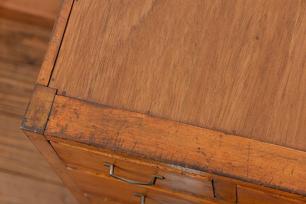 アンティーク家具　アンティーク 古いブナ材の脚付き引き出し収納棚(サイドキャビネット、チェスト、ドロワー)