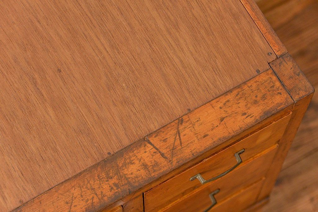 アンティーク家具　アンティーク 古いブナ材の脚付き引き出し収納棚(サイドキャビネット、チェスト、ドロワー)