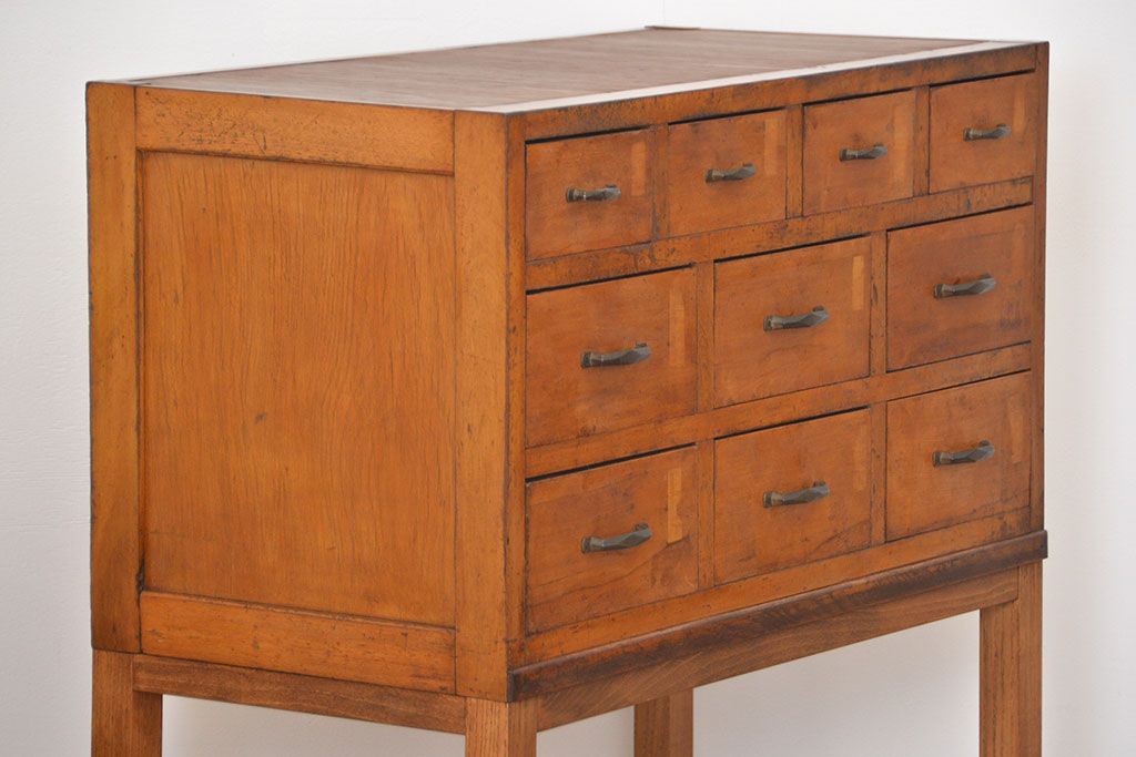 アンティーク家具　アンティーク 古いブナ材の脚付き引き出し収納棚(サイドキャビネット、チェスト、ドロワー)