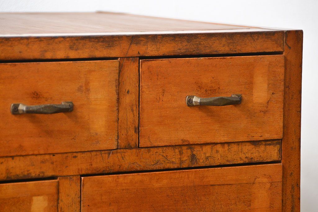 アンティーク家具　アンティーク 古いブナ材の脚付き引き出し収納棚(サイドキャビネット、チェスト、ドロワー)