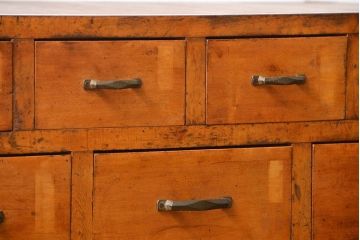 アンティーク家具　アンティーク 古いブナ材の脚付き引き出し収納棚(サイドキャビネット、チェスト、ドロワー)