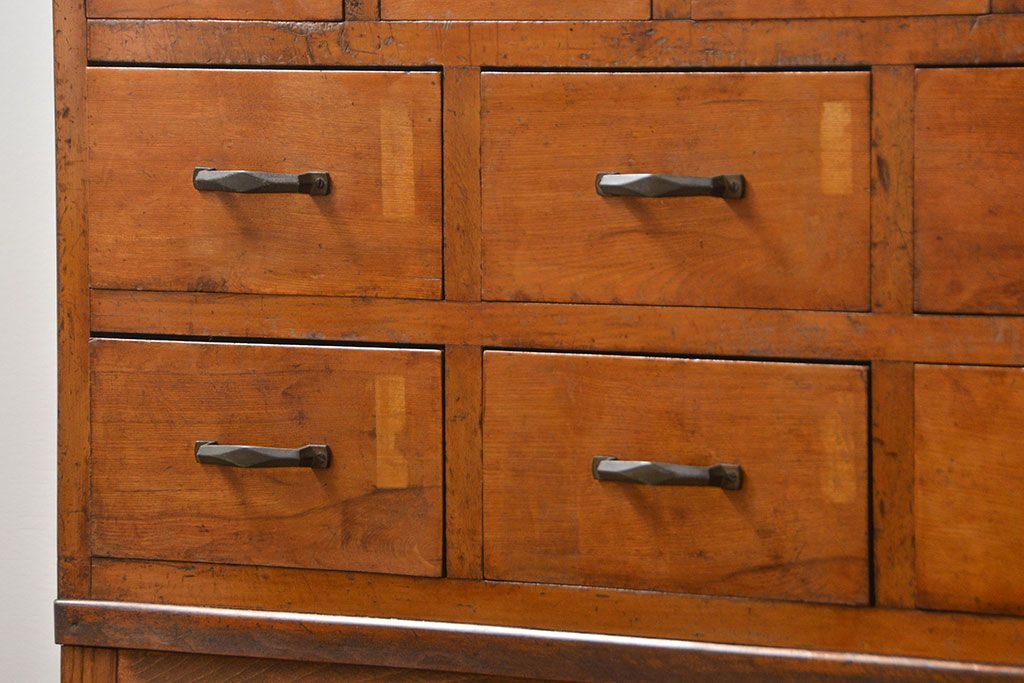 アンティーク家具　アンティーク 古いブナ材の脚付き引き出し収納棚(サイドキャビネット、チェスト、ドロワー)