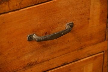 アンティーク家具　アンティーク 古いブナ材の脚付き引き出し収納棚(サイドキャビネット、チェスト、ドロワー)