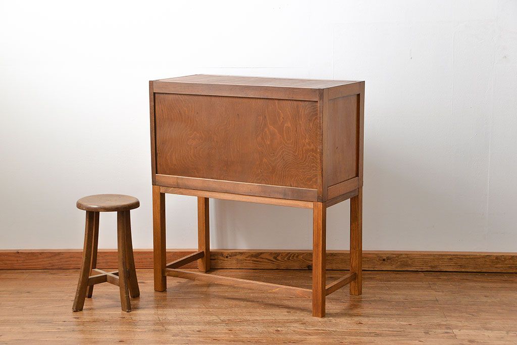 アンティーク家具　アンティーク 古いブナ材の脚付き引き出し収納棚(サイドキャビネット、チェスト、ドロワー)