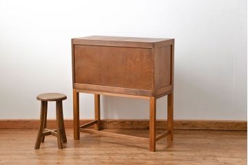 アンティーク家具　アンティーク 古いブナ材の脚付き引き出し収納棚(サイドキャビネット、チェスト、ドロワー)