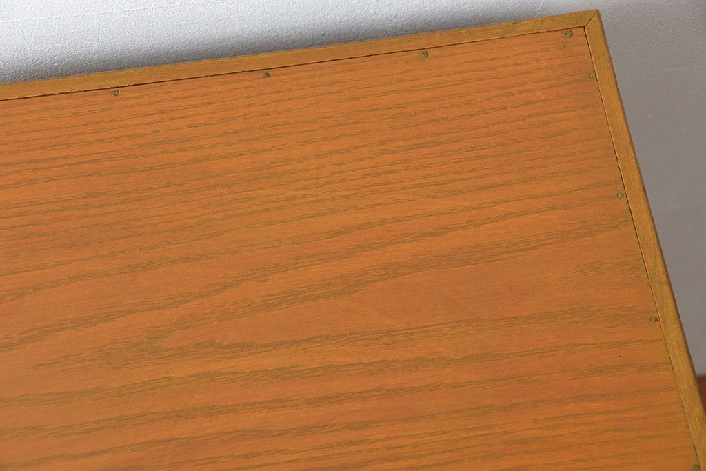 レトロ家具　昭和レトロ シンプルなデザインの縦型チェスト(引き出し、ドロワー)