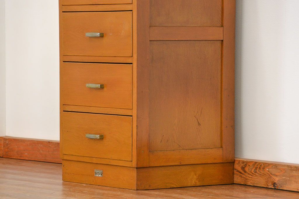 レトロ家具　昭和レトロ シンプルなデザインの縦型チェスト(引き出し、ドロワー)