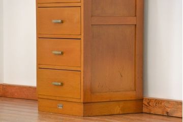 レトロ家具　昭和レトロ シンプルなデザインの縦型チェスト(引き出し、ドロワー)