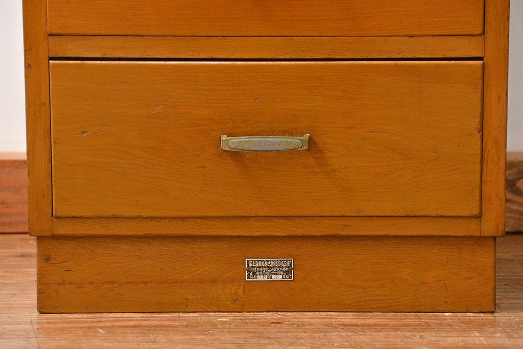 レトロ家具　昭和レトロ シンプルなデザインの縦型チェスト(引き出し、ドロワー)